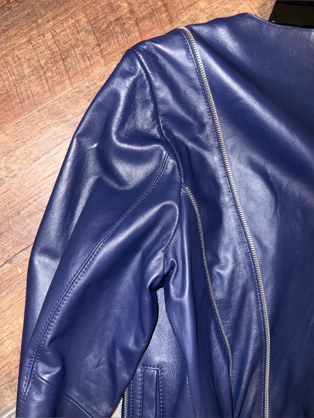 Elegant Women's Indigo Leather Jacket - Picture 13 of 14